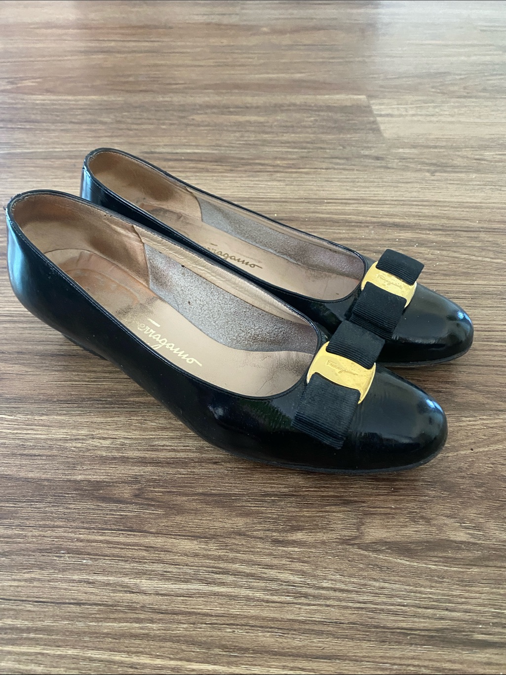 Salvatore Ferragamo Vara Leather Pumps Black Grosgrain Bow Gold-Tone Hardware.